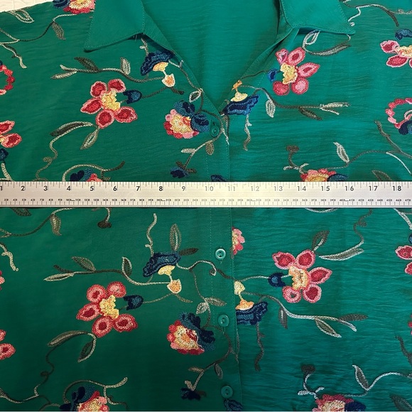 Dashing Green Floral Embroidered Button Down Shirt - Picture 6 of 10
